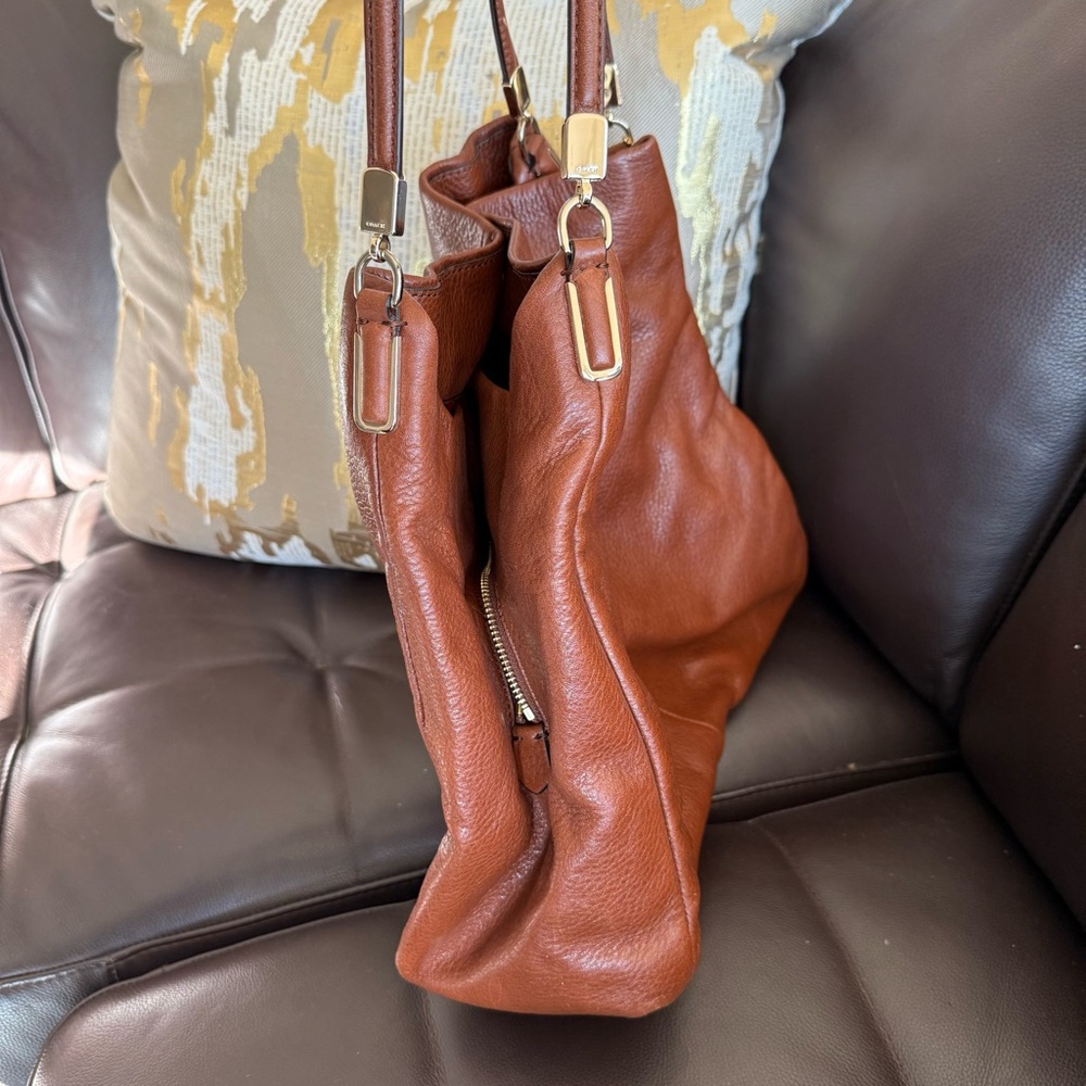 LIKE-NEW Coach Phoebe Shoulder Bag - Picture 3 of 11